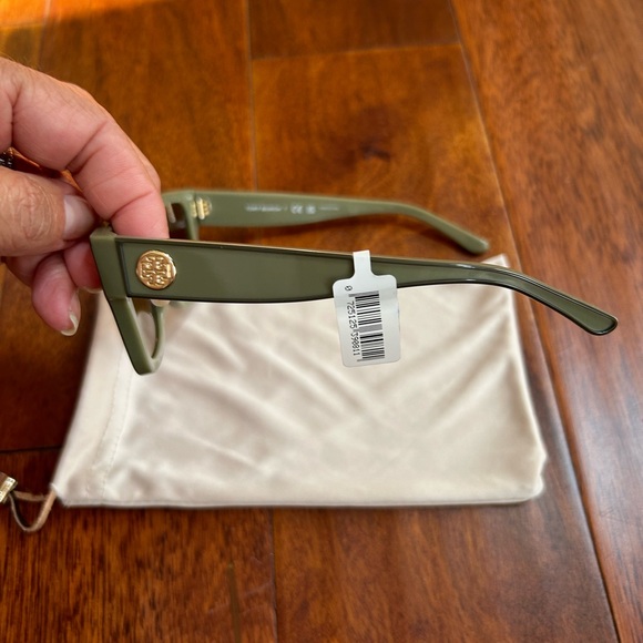 Tory Burch Oversized Sunglasses - Picture 2 of 6